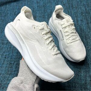 Brooks Adrenaline GTS 25 Running Shoes in White Silver Women's Size 9.5 Sneakers